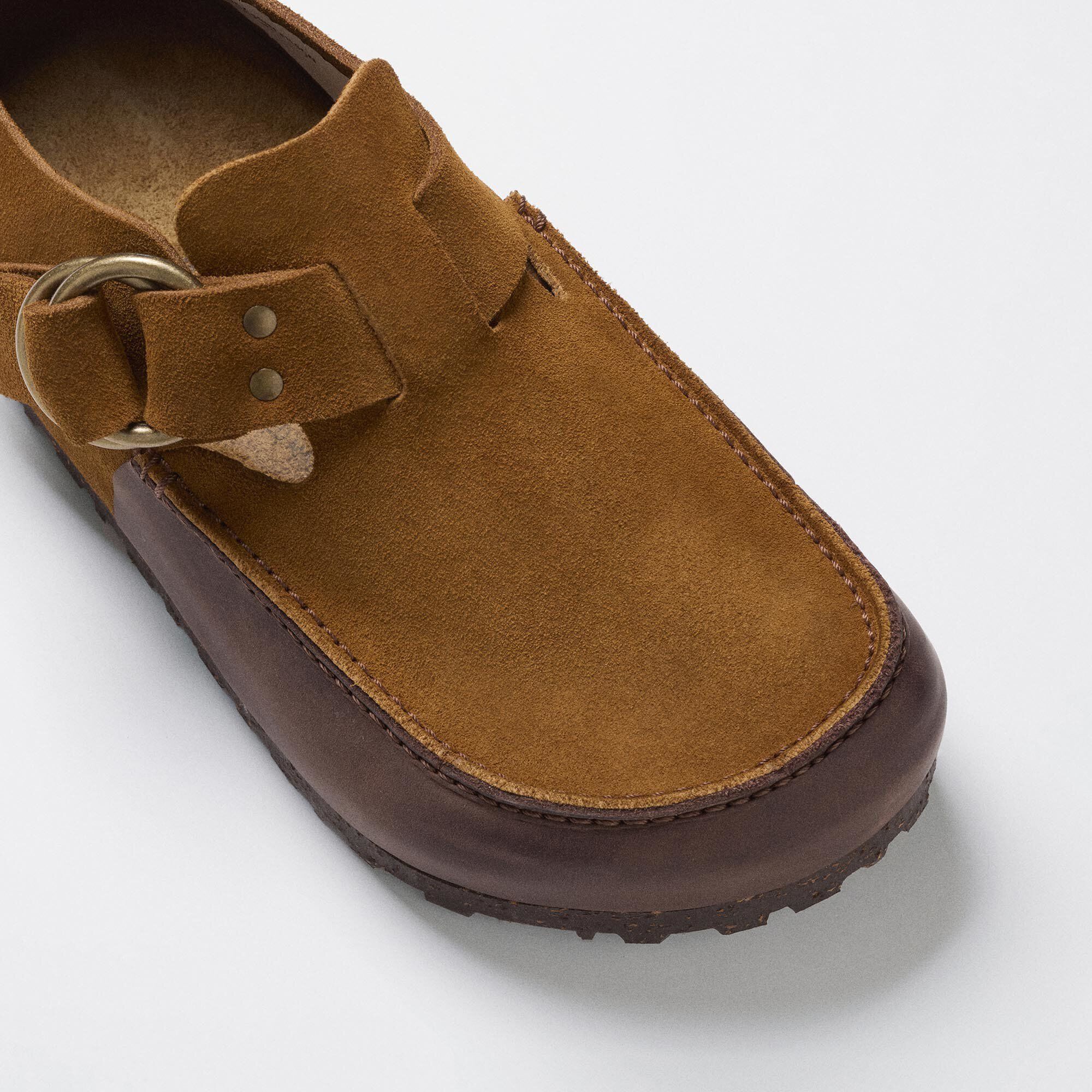 Alternative view of Filson London Moccasin Leder